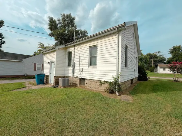 923 Poplar ST, Mount Carmel, IL 62863