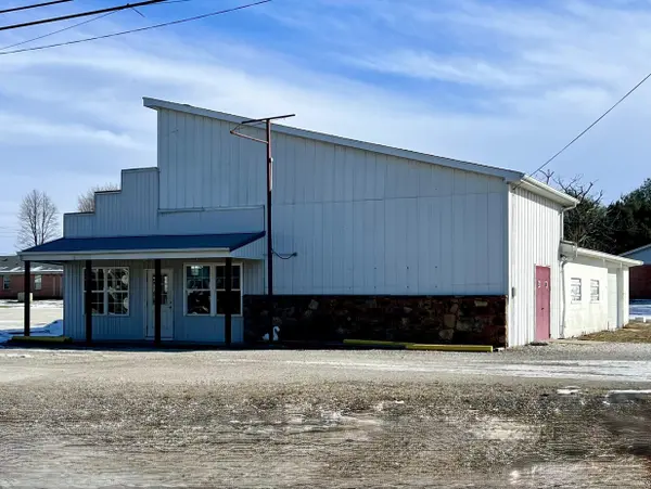 686 S Maple ST, Orleans, IN 47452