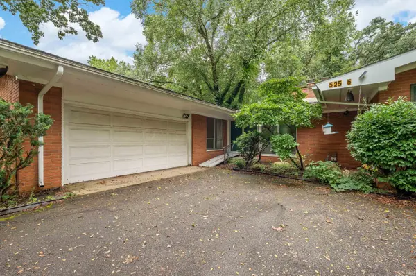 52585 Brooktrails DR, South Bend, IN 46637