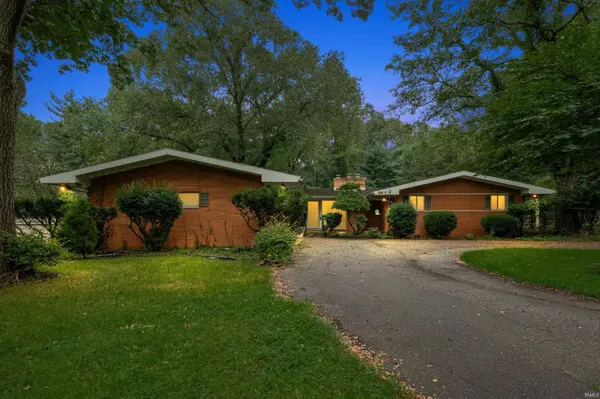 52585 Brooktrails DR, South Bend, IN 46637