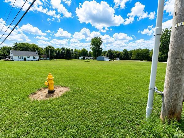 1560 Green RD, New Haven, IN 46774