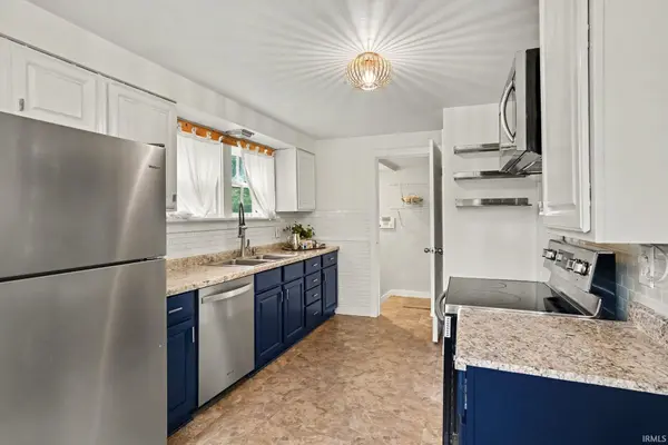 829 E Woodside ST, South Bend, IN 46614-1315