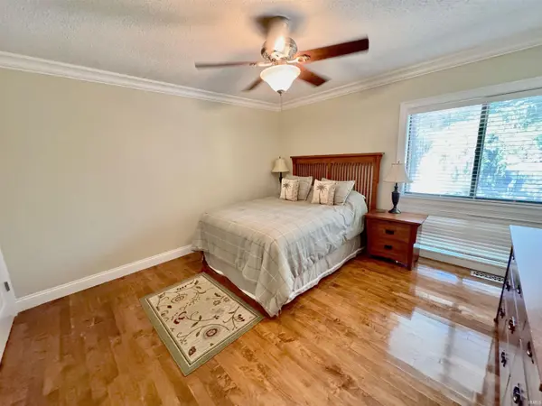9371-9373 S Pointe Lasalles DR, Bloomington, IN 47401