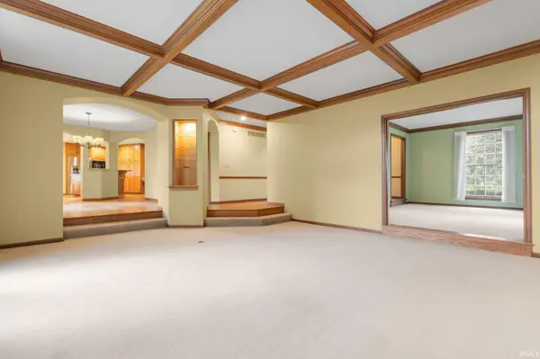 51945 Lake Knoll CT, Granger, IN 46530-8876