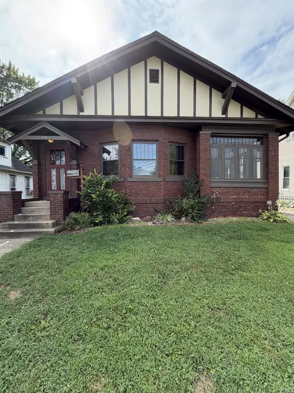 330 S Jefferson ST, Bloomfield, IN 47424-1304
