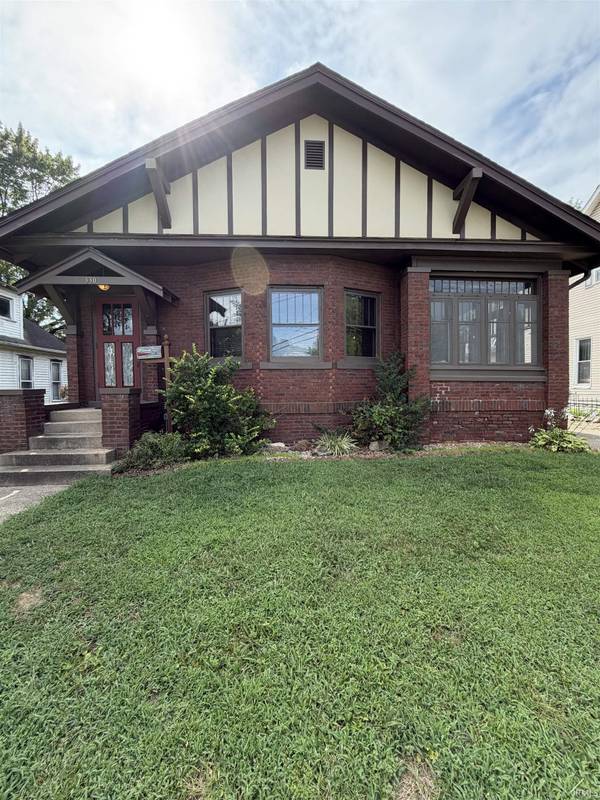 330 S Jefferson ST, Bloomfield, IN 47424-1304