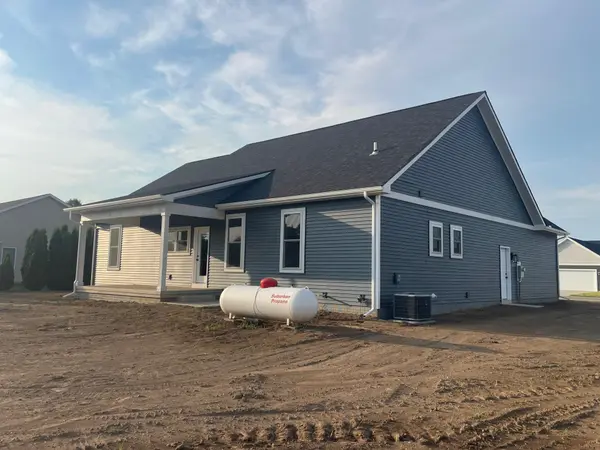 390 E Country LN, Shipshewana, IN 46565