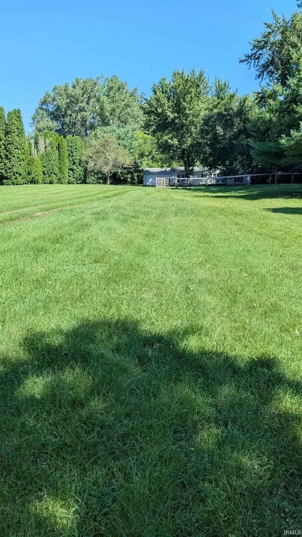 6732 E 1120 N ST, Syracuse, IN 46567