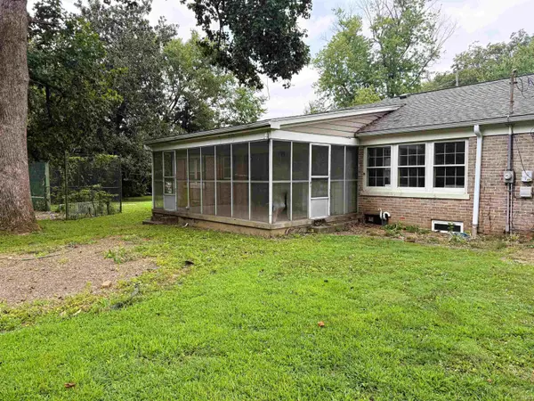 6811 Newburgh RD, Evansville, IN 47715