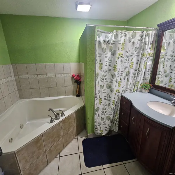 2501 Poinsette DR, Fort Wayne, IN 46808