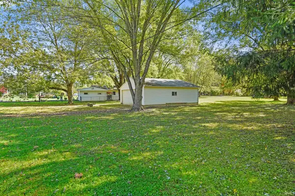 4987 Aqua Isle RD, Nashville, IN 47448-8866