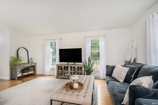51910 N Shoreham CT, South Bend, IN 46637