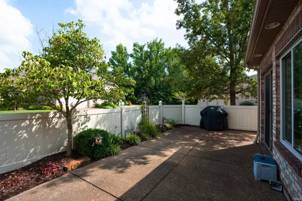 8024 Wolf Creek CT, Evansville, IN 47712