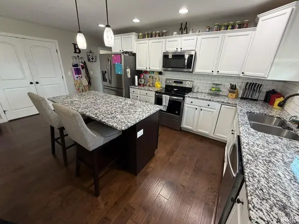 1453 W Chukar Hollow ***, Haubstadt, IN 47639