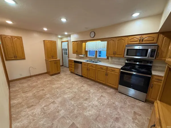 202 Dewey AVE, Washington, IN 47501