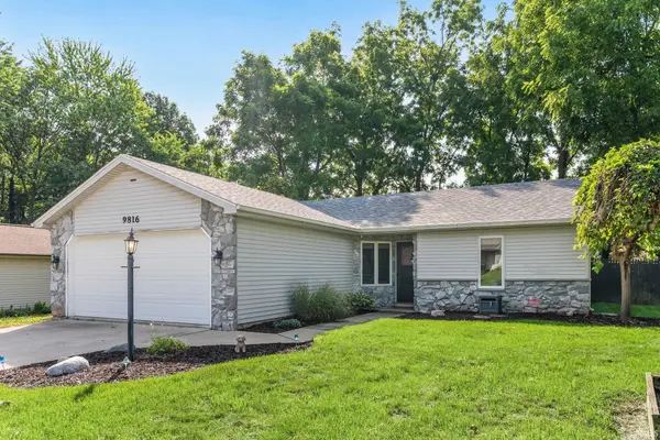 9816 Mustang DR, Fort Wayne, IN 46825
