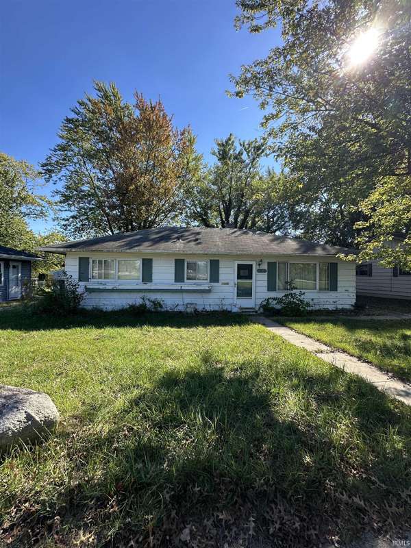 1537 Lake AVE, Plymouth, IN 46563-2426