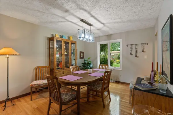 1238 Echo DR, South Bend, IN 46614