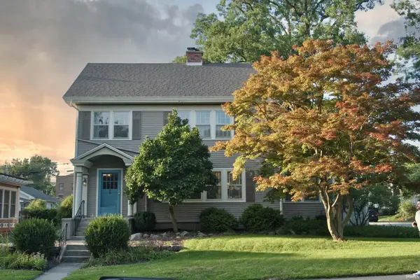 704 W Oakdale DR, Fort Wayne, IN 46807-1812
