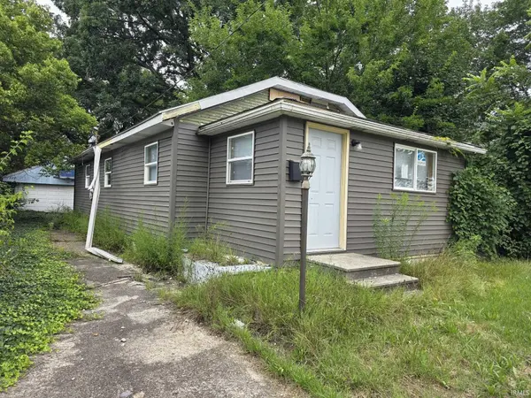 1717 ROBINSON ST, South Bend, IN 46613