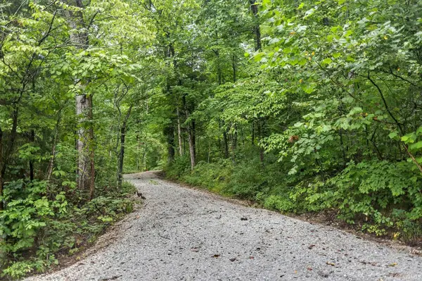 3599 Mockingbird LN, Nashville, IN 47448-9663
