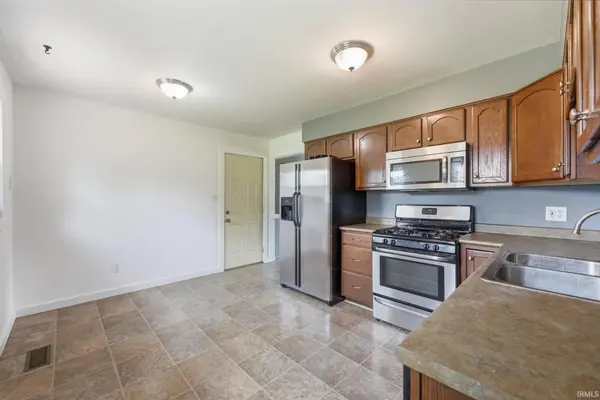 8312 Santa Fe TRL, Fort Wayne, IN 46815