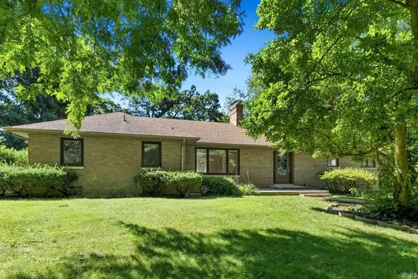 1105 White Oak DR, South Bend, IN 46617