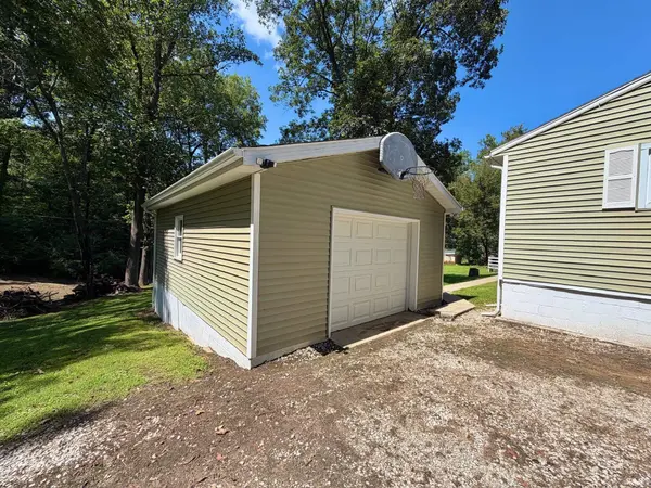 229 White LN, Bedford, IN 47421