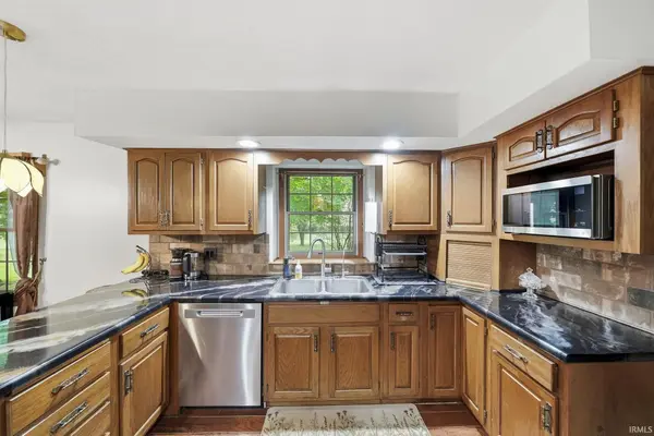 4201 S Whitley RD, South Whitley, IN 46787-9663