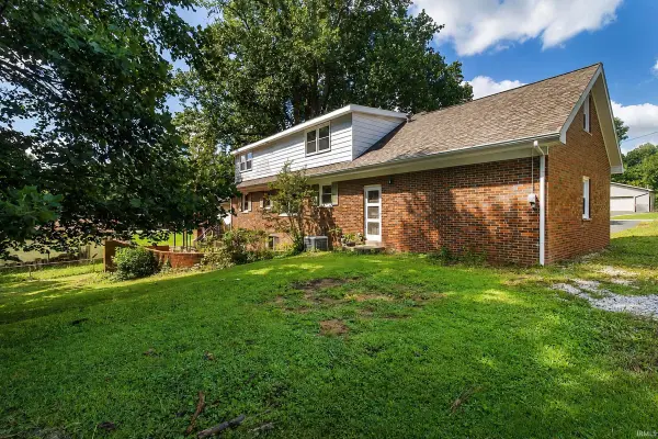 609 Bartlett DR, Newburgh, IN 47630