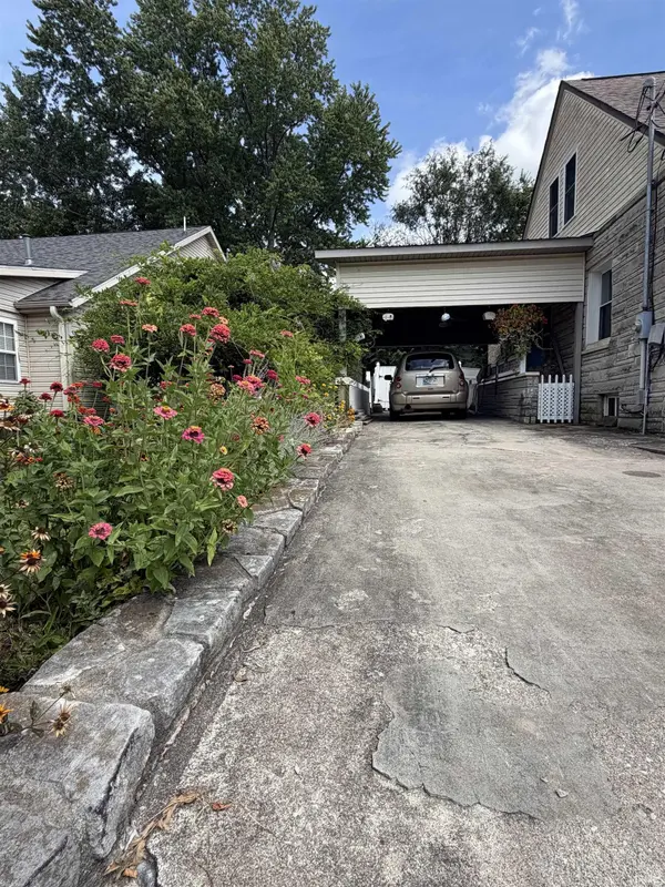 702 NW 2nd ST, Washington, IN 47501