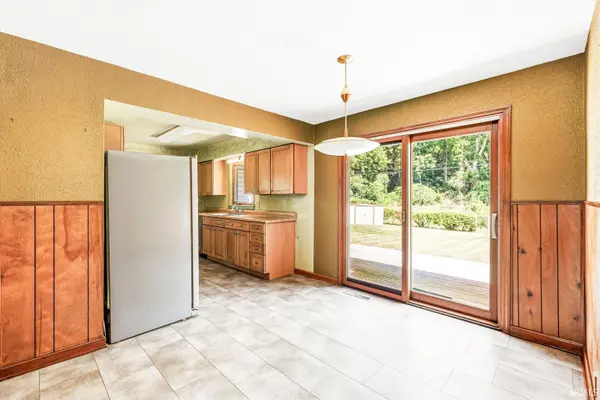 405 W Angela BLVD, South Bend, IN 46617
