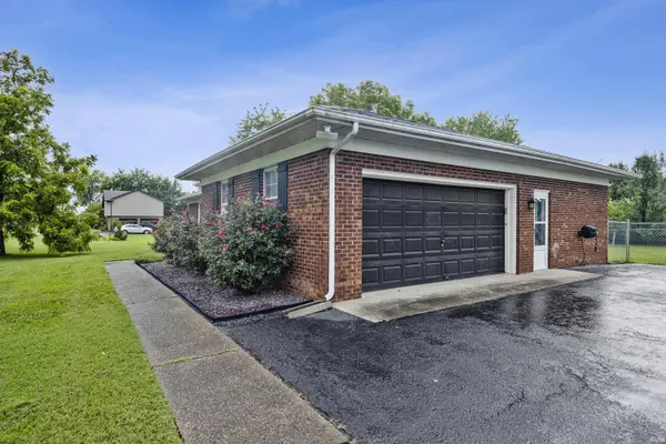 4934 Heckel RD, Evansville, IN 47725