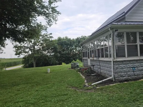 7037 E 1150 S ***, South Whitley, IN 46787-9503