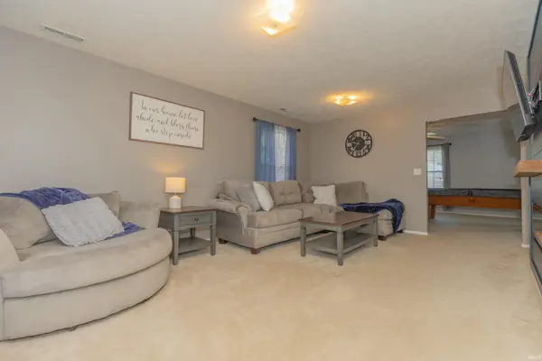 3212 Oaklyn DR, Evansville, IN 47711