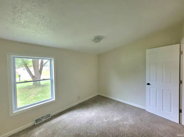 30800 Oaksprings DR, Granger, IN 46530