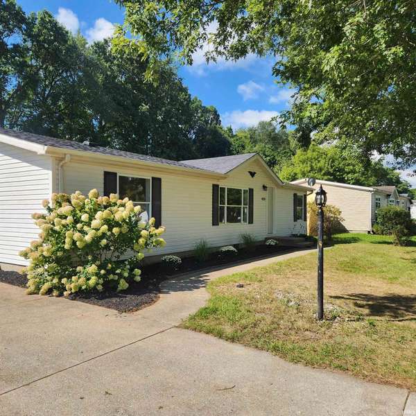 30800 Oaksprings DR, Granger, IN 46530
