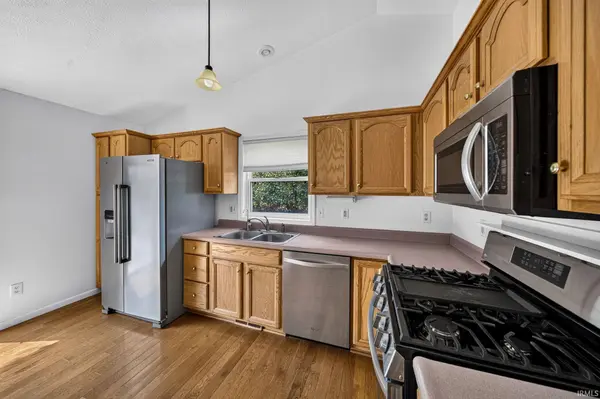 10374 Sunview DR, Osceola, IN 46561-9135
