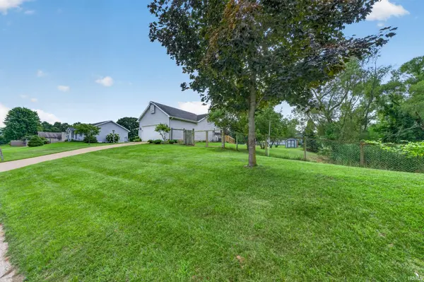 10374 Sunview DR, Osceola, IN 46561-9135