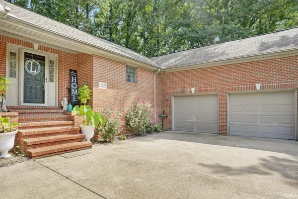 11226 Vixen DR, Evansville, IN 47712-9528