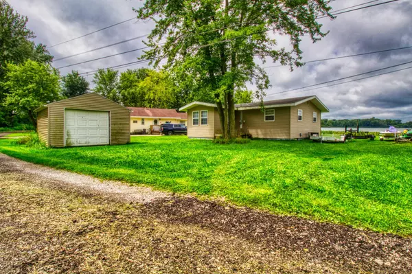 8861 S Jannie LN, Silver Lake, IN 46982-9112
