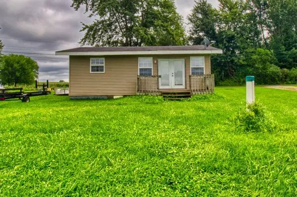 8861 S Jannie LN, Silver Lake, IN 46982-9112