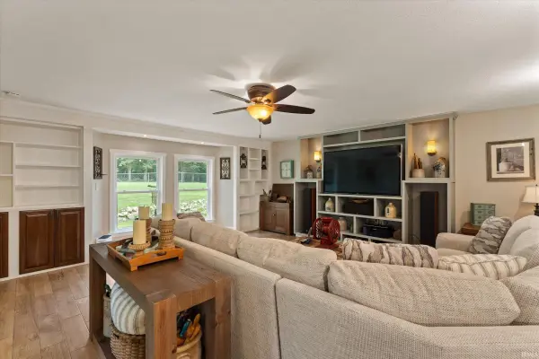 51326 Kenilworth RD, South Bend, IN 46637-1206