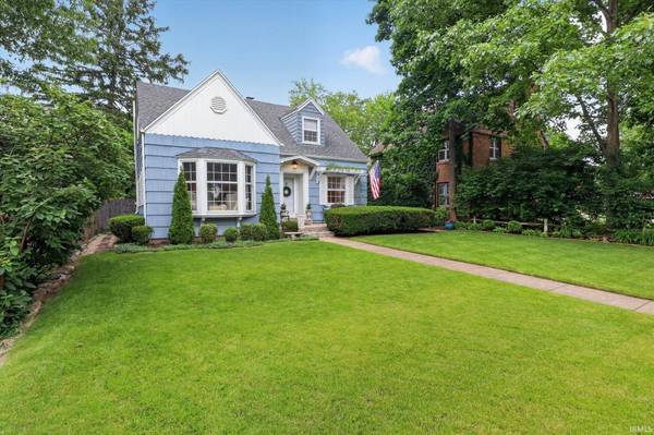 1725 E Lasalle AVE, South Bend, IN 46617-2632