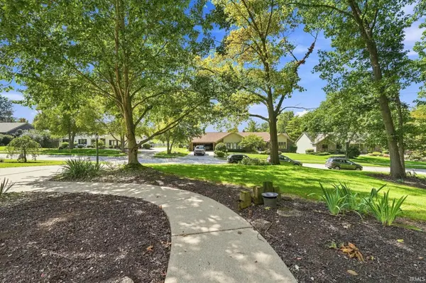 11130 Rolling Pine RUN, Fort Wayne, IN 46814