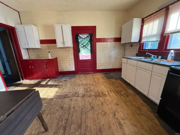 1414 E Poplar ST, Petersburg, IN 47567