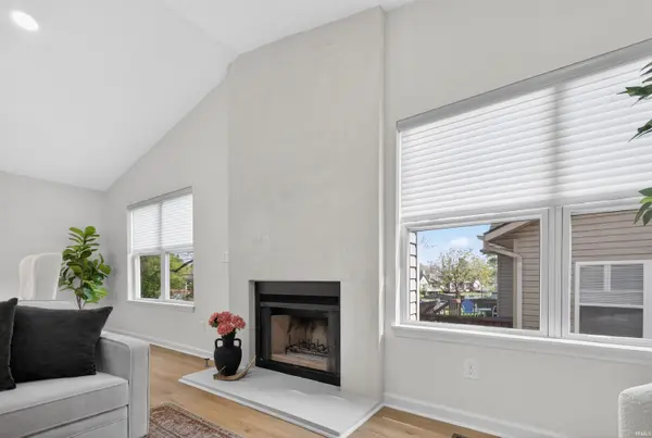 1209 S Hearthstone CT, Bloomington, IN 47401-8885