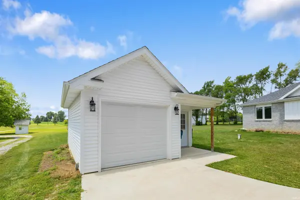 9883 Gerig RD, Leo, IN 46765