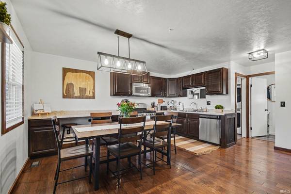 9285 E Sleepy Hollow Pkwy, Cromwell, IN 46732