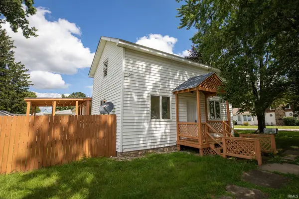 107 E Sunset DR, Bourbon, IN 46504-1533
